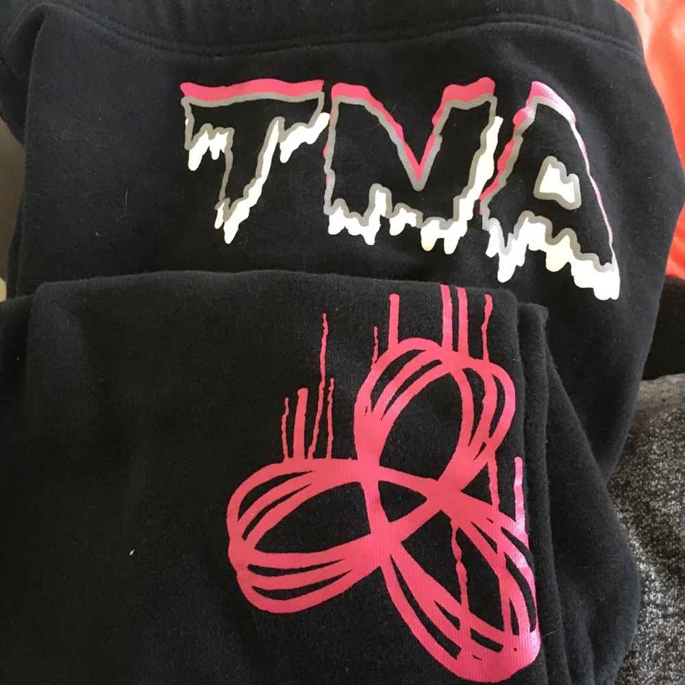 TNA crop sweats